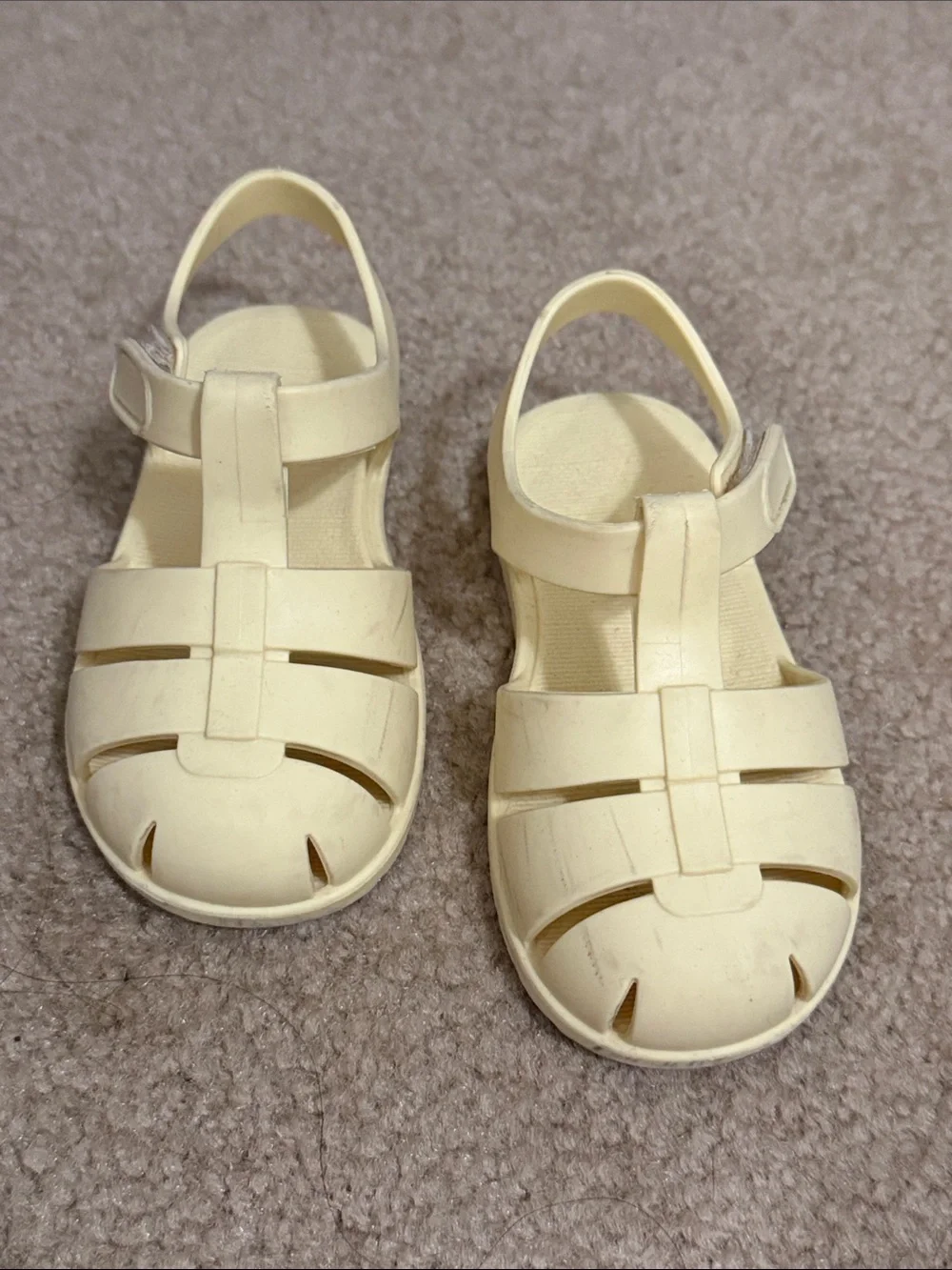 Zara Cream Closed-Toe Jelly Sandals with Ankle Strap
